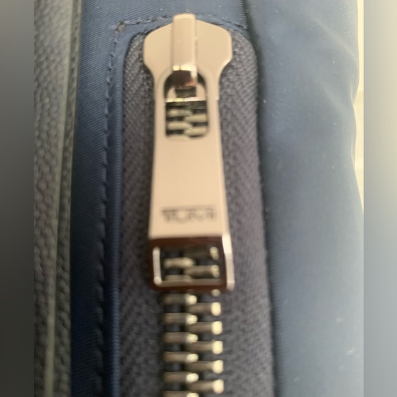 NWT TUMI Medium Tote Valletta: Navy Nylon, Leather Handles, Zip Close, Name Tag - Picture 6 of 16